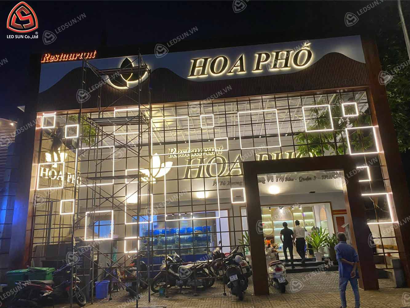 bảng hiệu alu chữ inox