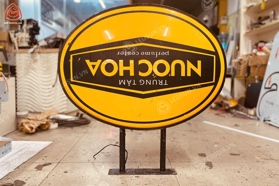 Hộp đèn hút nổi hình elip