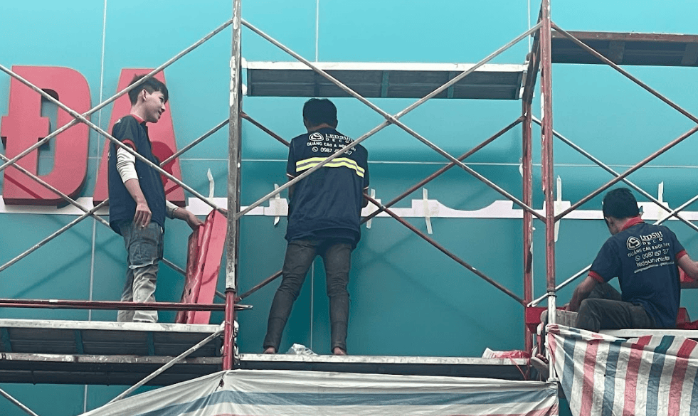 Thi công và lắp đặt bảng hiệu Bình Dương