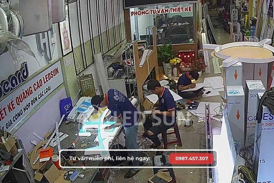 làm bảng hiệu quận 5