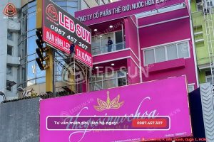 Led Sun làm bảng hiệu quảng cáo alu chữ mica cho cửa hàng Thế giới nước hoa Quận 7