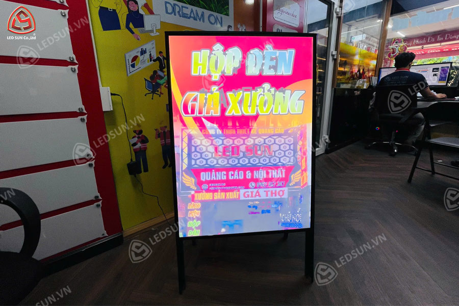 standee led