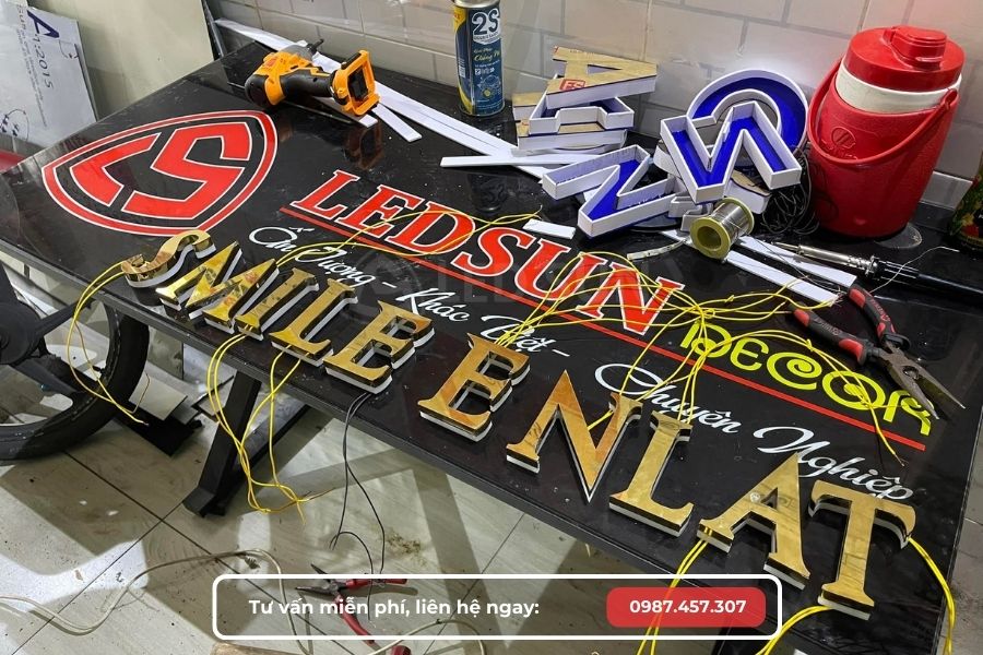 gia công chữ inox quận 3