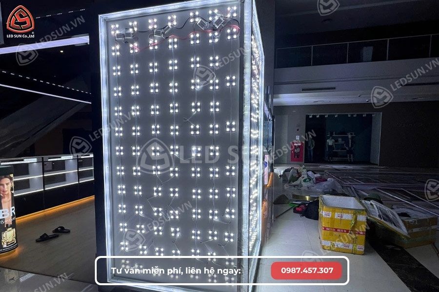 làm bảng hiệu hộp đèn