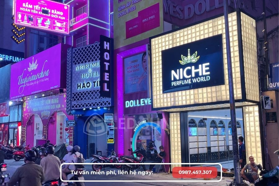 thiết kế thi công shop nước hoa