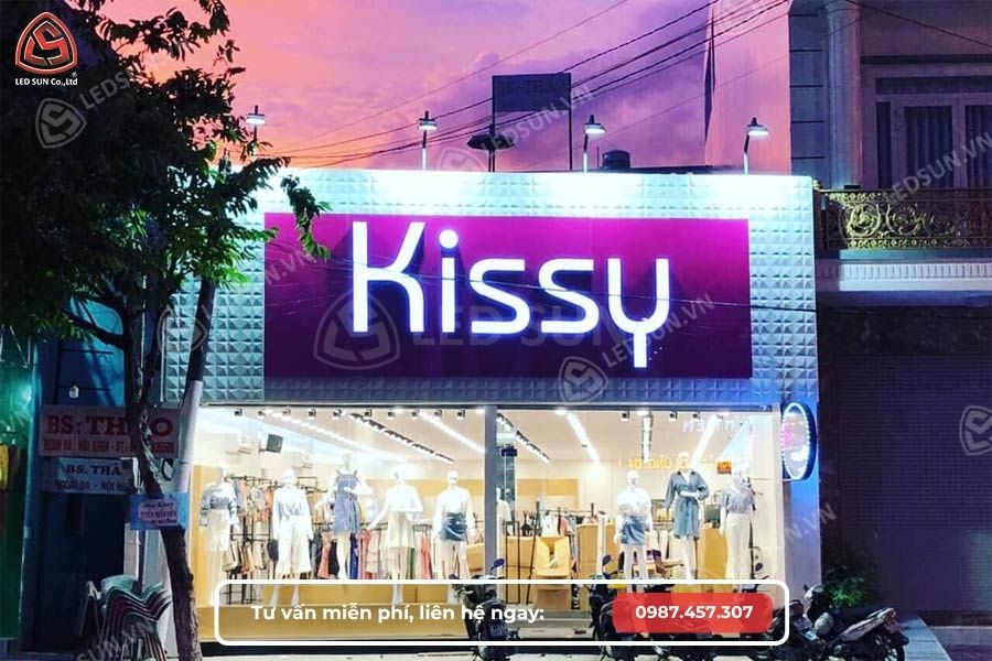 bảng hiệu shop quần áo