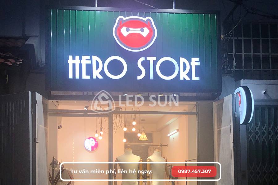 Cận cảnh bảng hiệu làm mới sau sửa chữa bảng hiệu cũ, cải thiện thẩm mỹ.