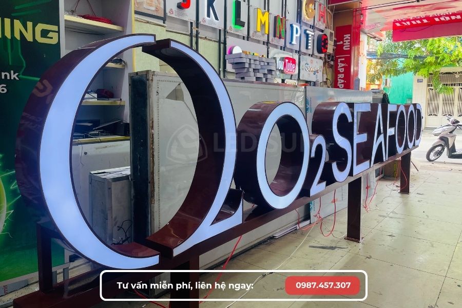 Chữ inox sơn lộng mặt mica sáng đèn