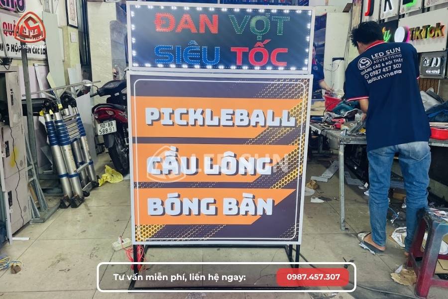 bảng quảng cáo đứng 2 mặt