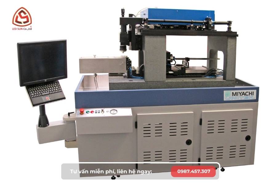 Máy cắt laser Femtosecond