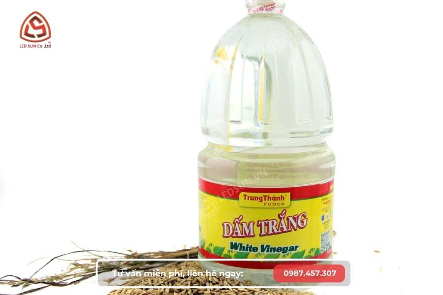 Sử dụng Giấm trắng để tẩy keo 502 dính tay​