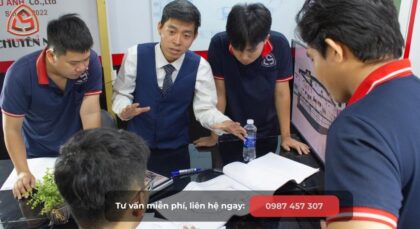 Đội ngũ Led Sun đang lên phương án thi công màn hình LED cho chuỗi cửa hàng Thế Giới Nước Hoa